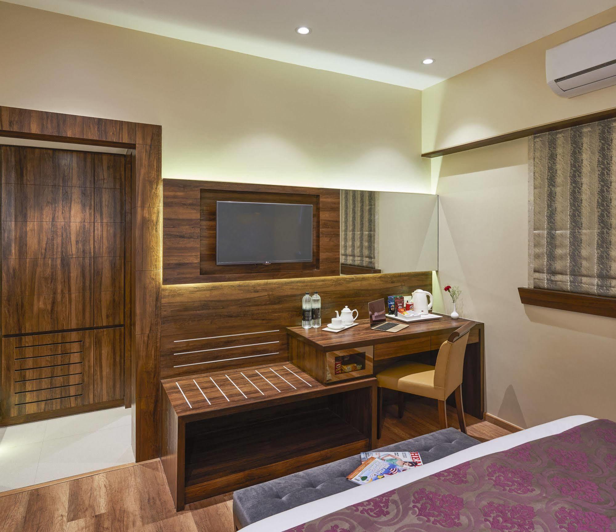 Hotel Bawa Regency Мумбай Екстериор снимка